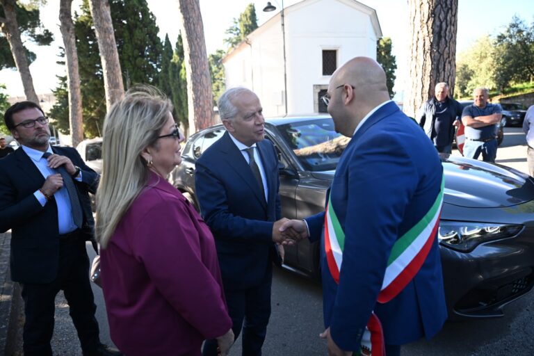VIDEO/ Piantedosi a Montefredane inaugura il Parco della Legalità: “Vicini agli amministratori vittime di intimidazioni”