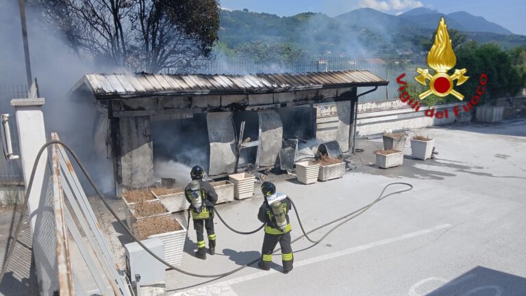 Incendio in un container a Pianodardine: al vaglio l’ipotesi corto circuito