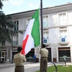 bandiera italia alzabandiera
