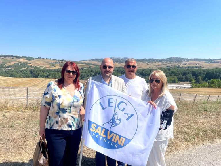 Piattaforma Logistica, il sit-in della Lega: Fico chiarisca, gli amministratori non restino in silenzio