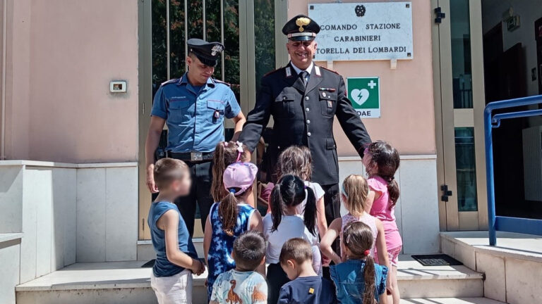 Torella dei Lombardi, i bambini della ludoteca in visita alla Stazione dei Carabinieri