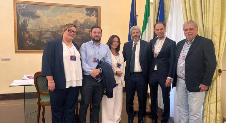 Il Presidente della Regione Campania Roberto Fico riceve la delegazione irpina del M5S