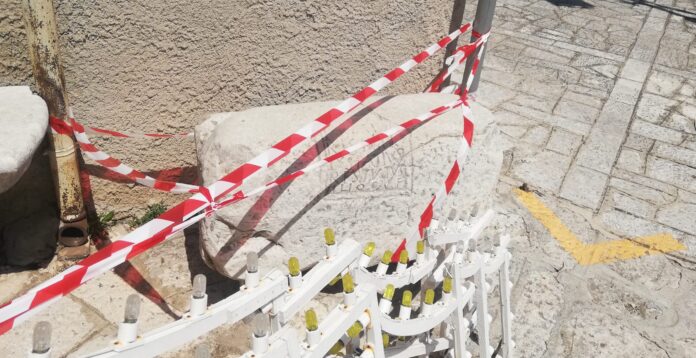 la tomba a cupa dopo l'intervento della Soprintendenza e dei Carabinieri