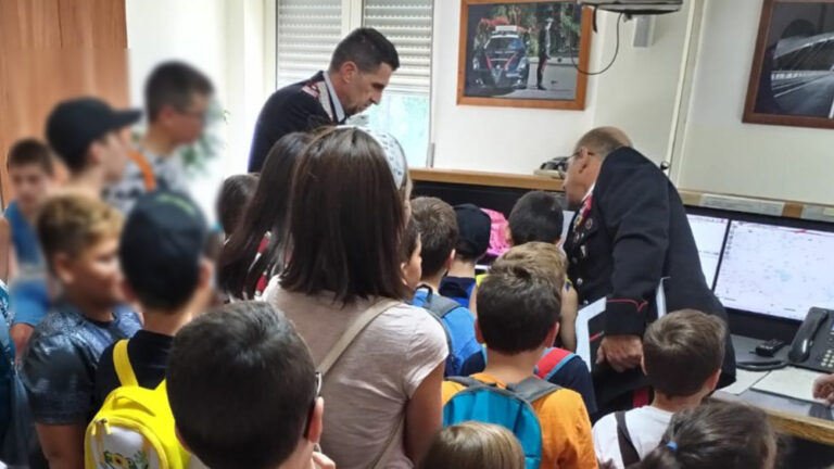 I bambini del campo estivo di Rocca San felice in visita alla Compagnia Carabinieri