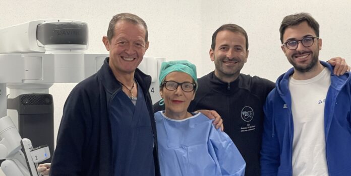 Imperatore e collaboratori in sala robotica