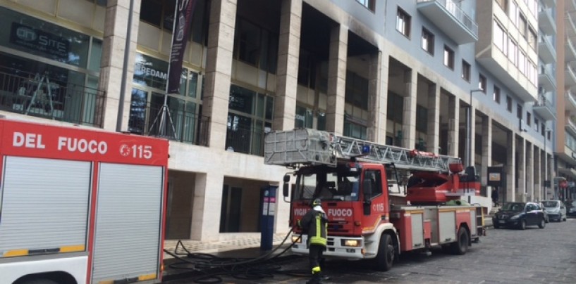 Avellino, incendio in via De Renzi