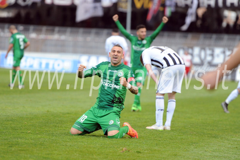 E’ un pazzo Avellino: i lupi sbancano Ascoli col brivido. Rivivi il live