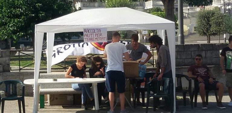FOTO/ Terremoto, ad Avellino si attivano i punti raccolta per i beni di prima necessità