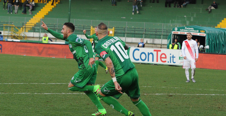 Calcio – Rimedia Insigne: l’Avellino rimonta il Bari. Rivivi il live