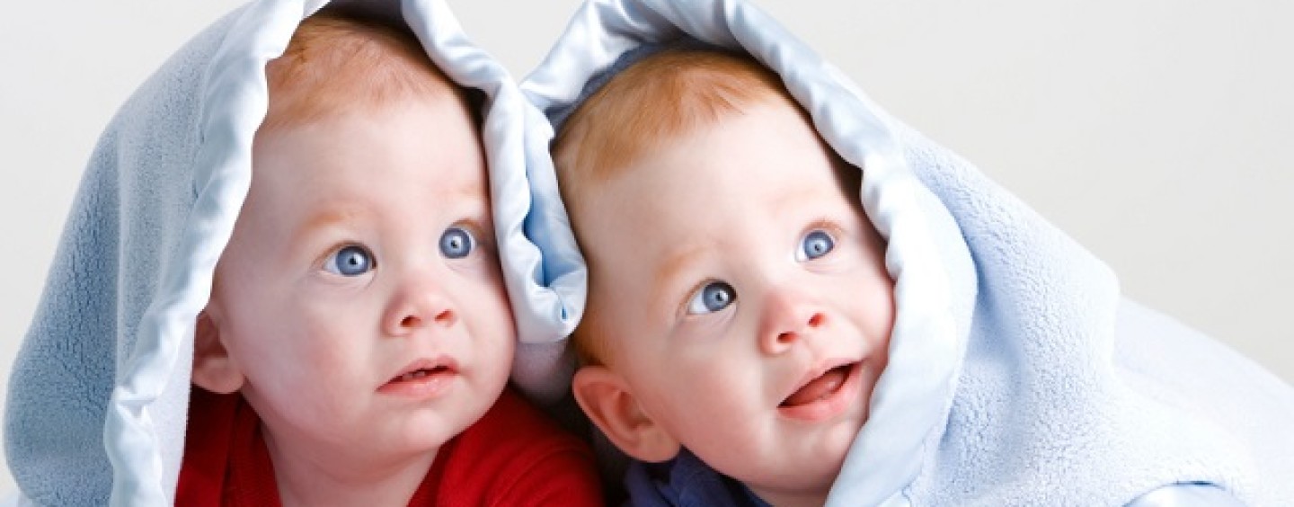 Incinta di due gemelli scopre di avere un cancro ma rifiuta di abortire: i bimbi nascono sani