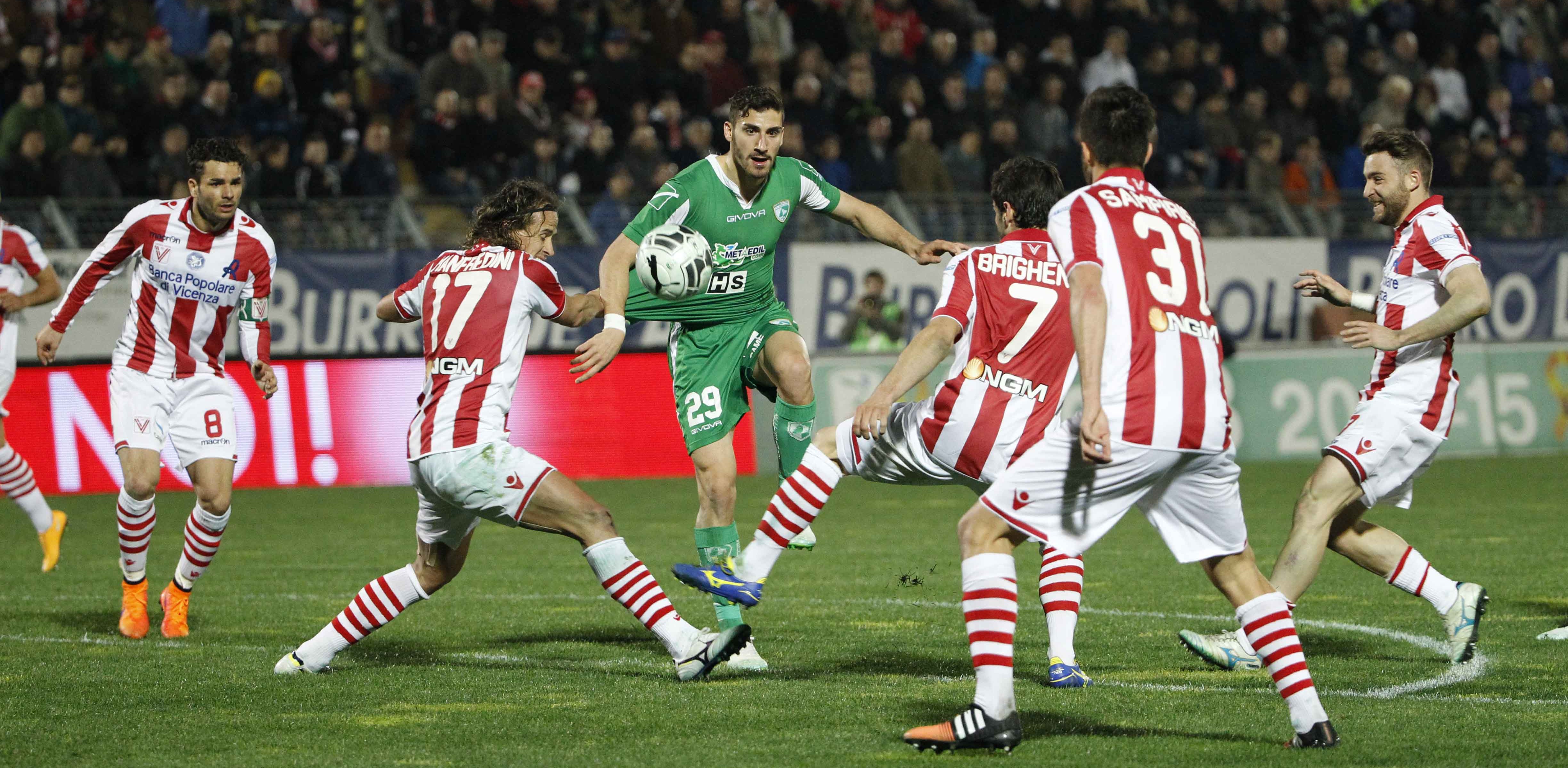 Avellino Calcio – I risultati limitano i danni: solo il Frosinone scavalca i lupi