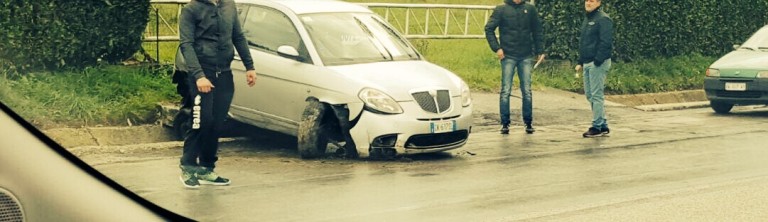 Incidente stradale nei pressi dell’ex Fma