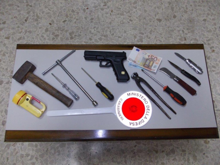 Svaligia abitazione a Monteforte, inseguito ed arrestato dai Carabinieri
