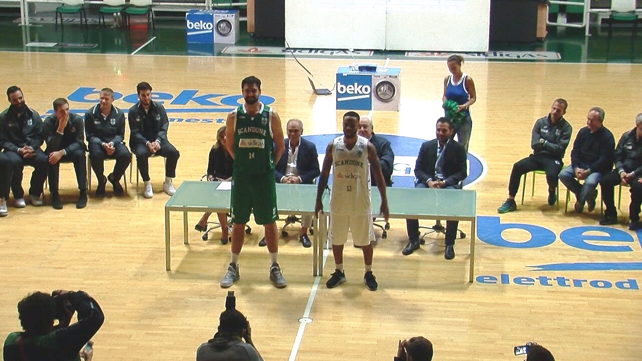 VIDEO/ Basket, presentata la nuova divisa della Sidigas Avellino.