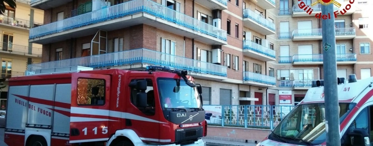 Incendio in un’abitazione di Avellino, leggera intossicazione per uno degli occupanti
