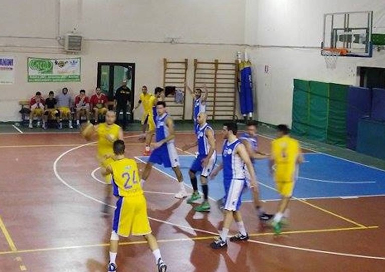 Cab Solofra, vittoria in volata: piegata Santa Maria a Vico