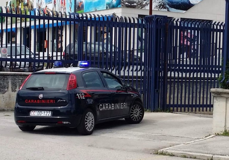 Estorsione e porto abusivo di armi, arrestato 60enne latitante