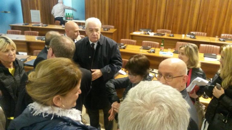 Avellino, ancora fuoco amico sul sindaco: Foti sempre più solo