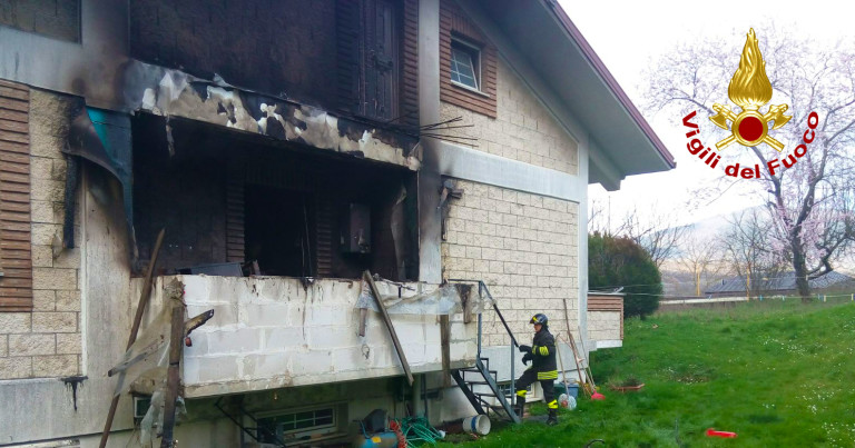 Atripalda: incendio in un’abitazione, 47enne intossicato dal fumo