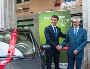 Paolo Sanfilippo consegna la 500 ad Angelomaria Rabasca