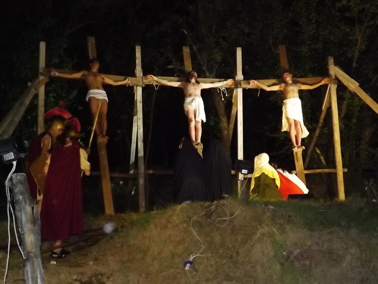 VIDEO/ Speciale Via Crucis – Taurano, Eduardo Venezia: “La Passio Christi un’esperienza di fede da vivere fino in fondo”