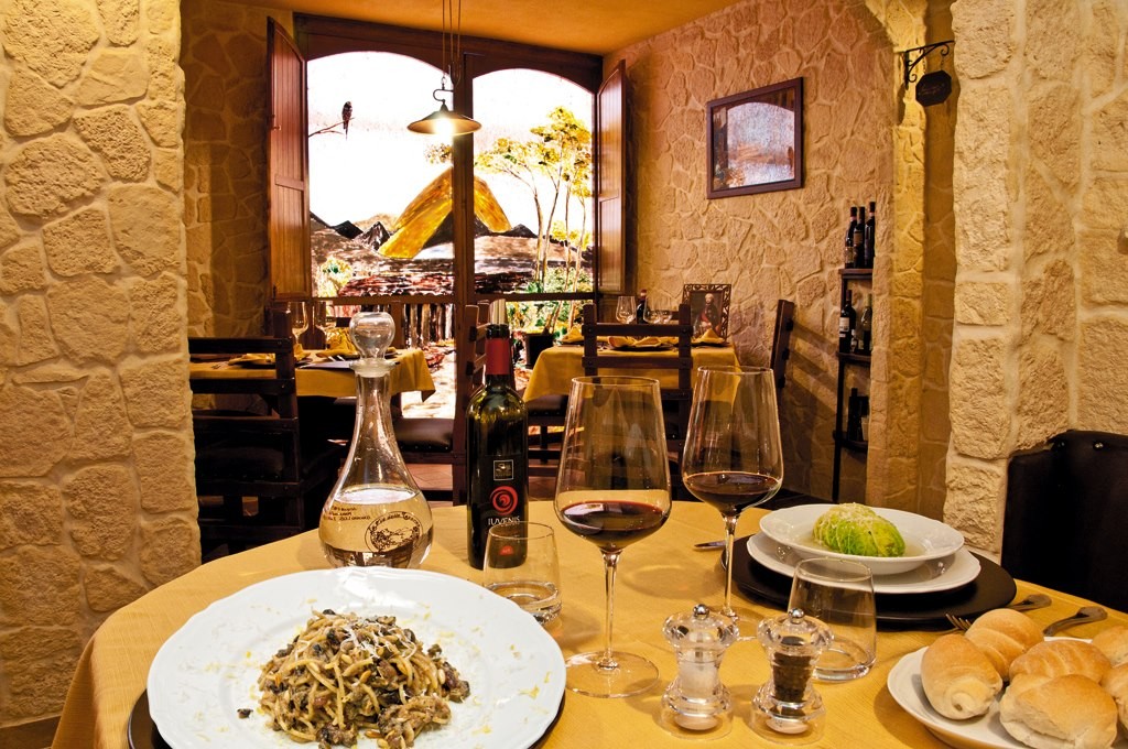 Un angolo del ristorante La via delle taverne