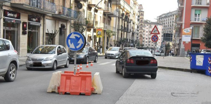 Doppio senso di marcia a via Carducci, per gli avellinesi “cosa buona e giusta”