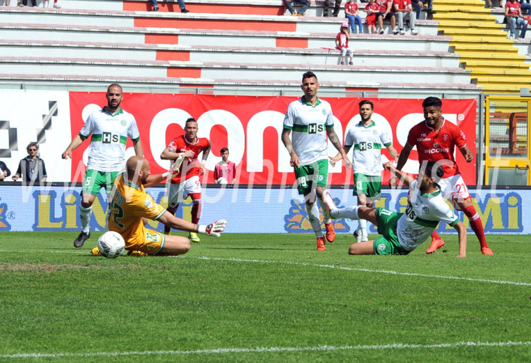 Sprofondo senza fine: l’Avellino si arrende anche al Perugia. Rivivi il live