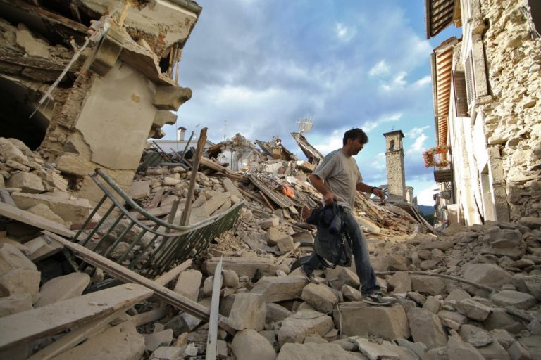 Terremoto Amatrice, Pirozzi: “Fondi sms mai arrivati”. La procura apre indagine