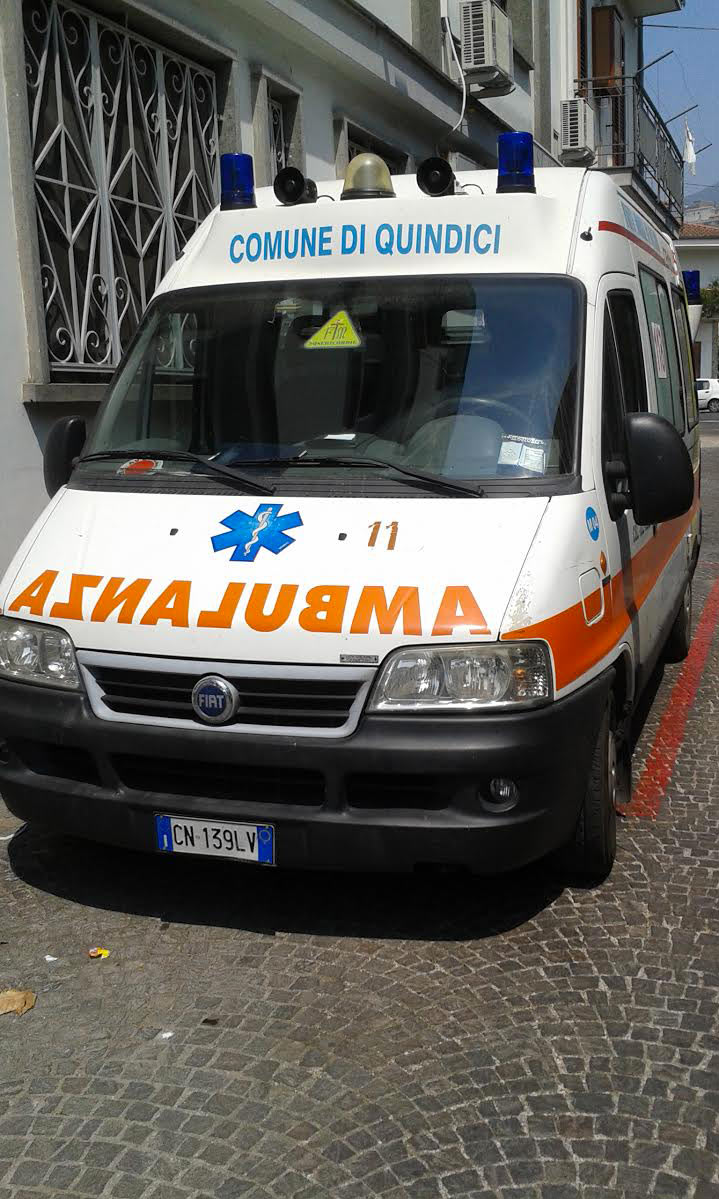 Camion travolge un’auto ad Ariano, in ospedale una donna