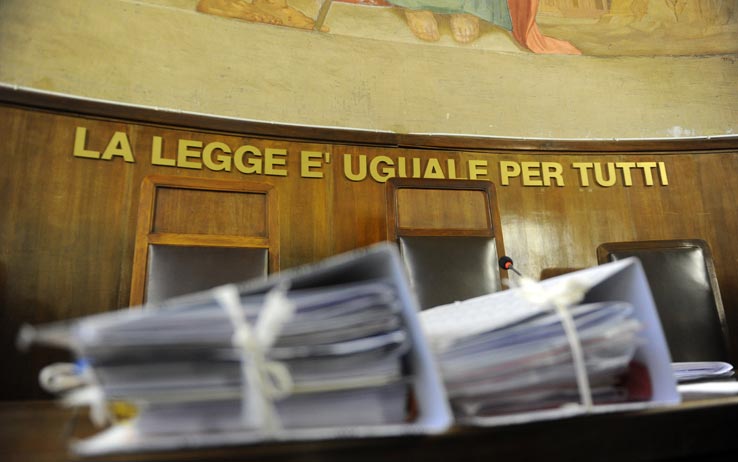 Magliette e scarpette non pagate, assolto pluripregiudicato atripaldese