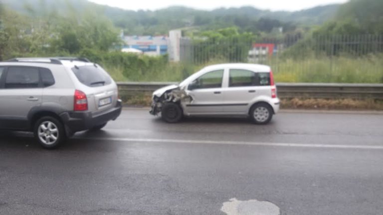 FOTO/ Schianto sulla Variante, tre vetture coinvolte