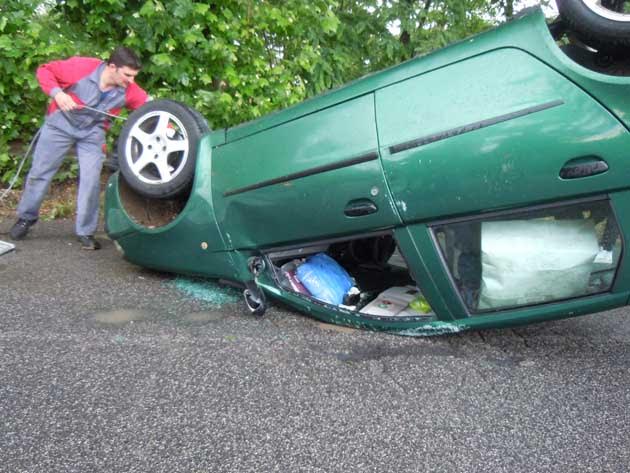 Un’auto si ribalta ad Atripalda, ventenne finisce in ospedale