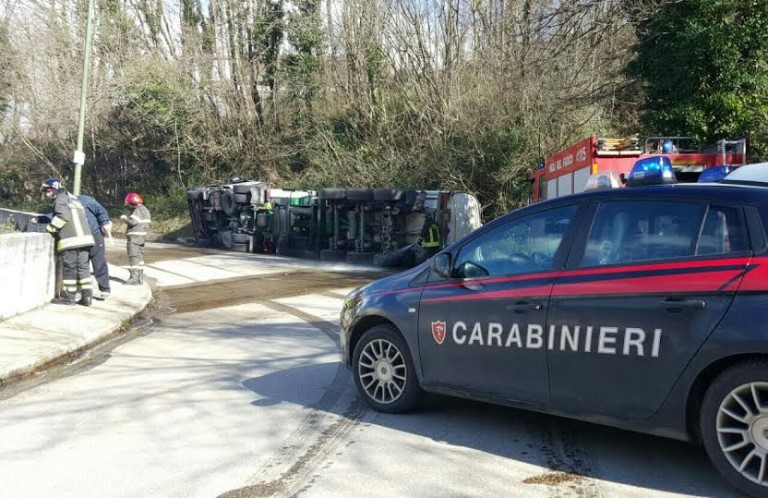 Altavilla Irpina – Si ribalta un’autocisterna, disagi al traffico sulla Statale 88