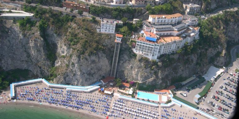 L’Antimafia indaga sulla vendita dell’Hotel Baia: Marinelli accusa Soglia di truffa