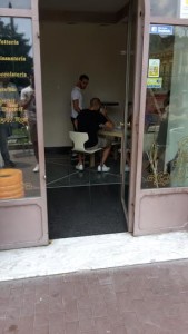 Davide Biraschi al bar in attesa della firma del contratto con l'Avellino
