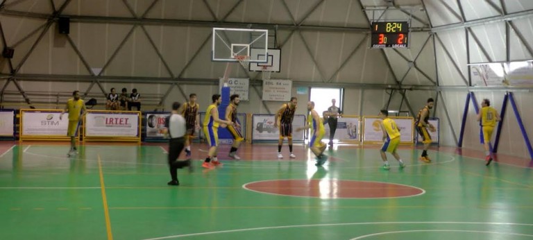 Basket – Solofra sbanca Casapulla: nei playoff sfida al Portici