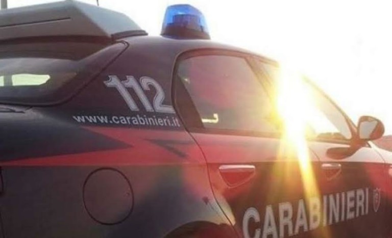 Invadono il campo ed esplodono petardi in una gara a porte chiuse: denunciati ultras