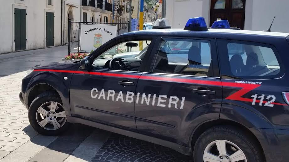 Carnevale sicuro, a Teora maxi-sequestro di bombolette spray e stelle filanti non in regola