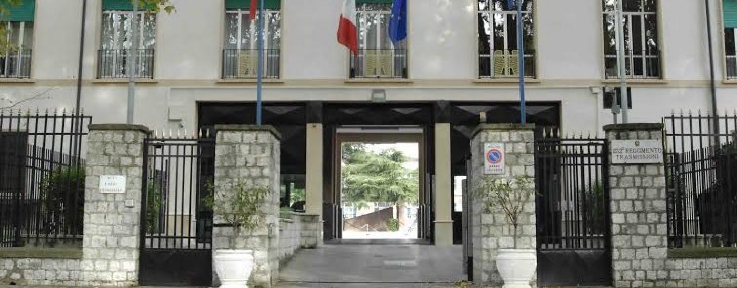 Roma: deruba donna ferma in auto e scappa. Arrestato dai militari del 232esimo reggimento trasmissioni di Avellino