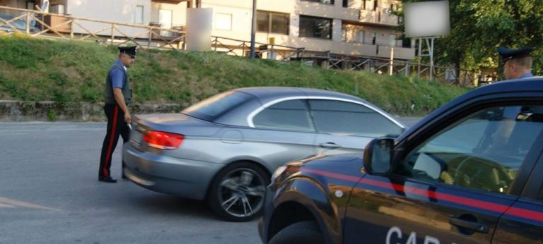 Vagava per strada nudo e ubriaco, denunciato giovane nigeriano