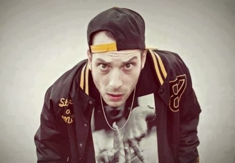 Minacce ed estorsione al rapper avellinese Clementino: arrestato neomelodico