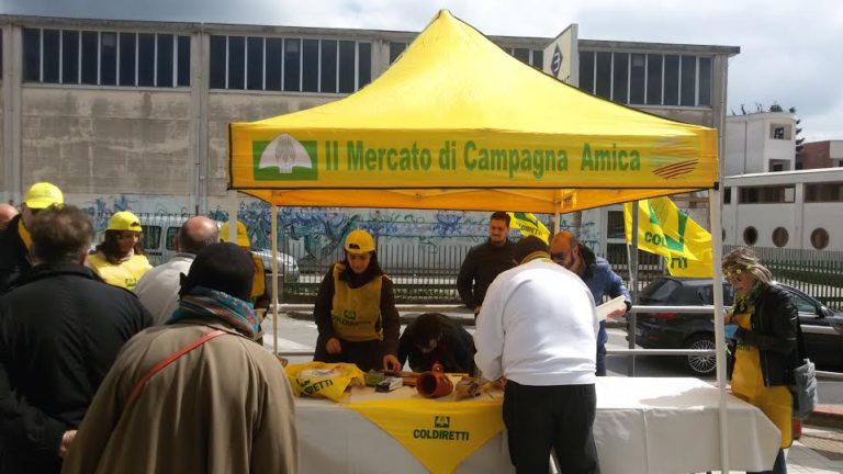 Presidio Coldiretti ad Avellino: “La carne non è cancerogena, non ci sono studi fondati a riguardo”