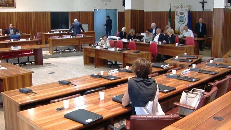 VIDEO/ Bilancio, Giordano: “Spettacolo indegno, le bugie hanno le gambe corte”