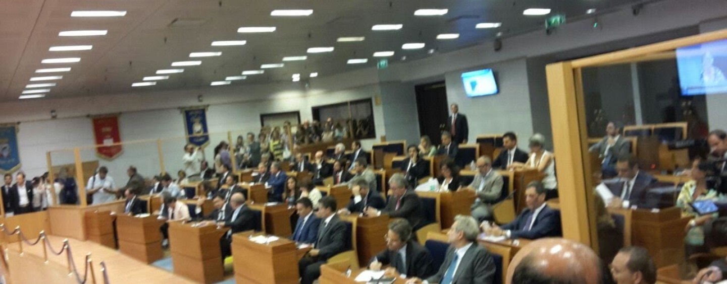 Un anno di politica – I voti ai rappresentanti irpini e campani: promossi il Governatore e gli eletti in consiglio regionale, rimandato il sindaco Festa, bocciatura per Sarno e D’Amelio