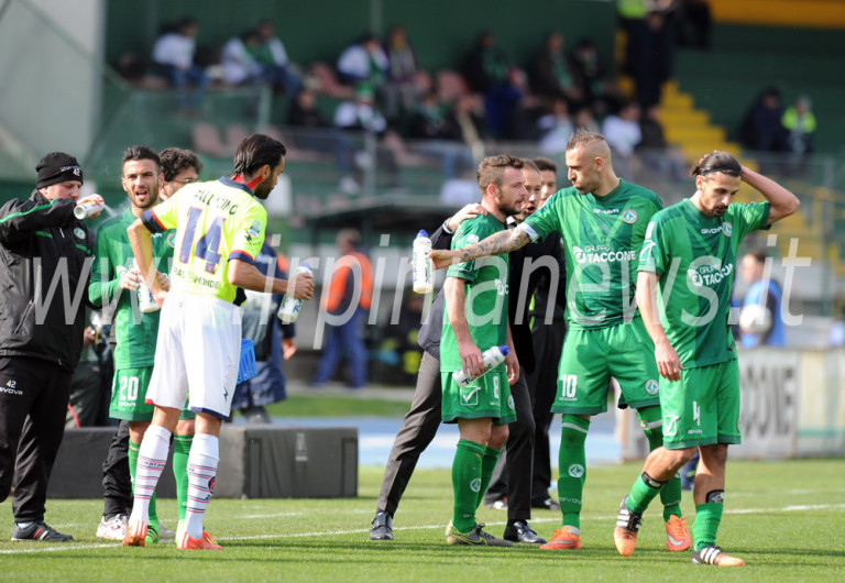 L’Avellino riparte con un pareggio: Marcolin frena il Crotone. Rivivi il live