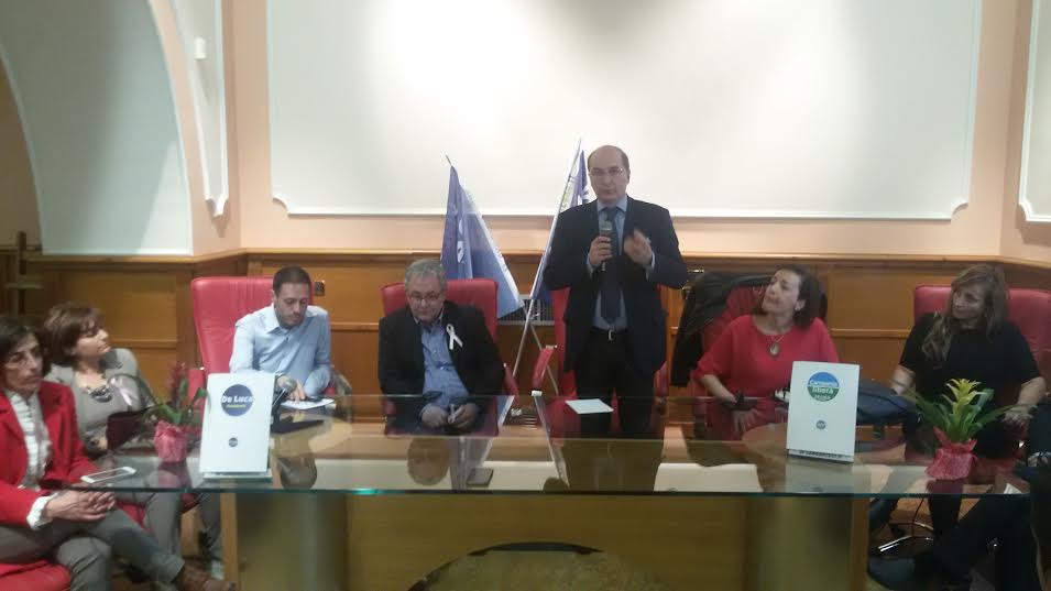 Video/ Presentate le due liste civiche a sostegno di De Luca, Vetrano: “Rinascere dal disastro Caldoro”