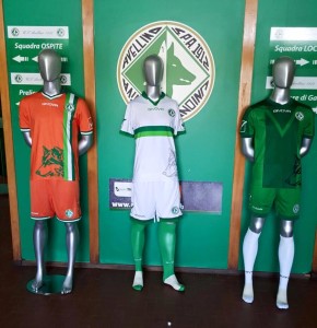 Le tre divise ufficiali da gioco esposte al "Partenio-Lombardi"