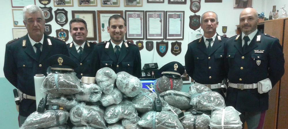 A16, arrestati due trafficanti di droga. Sequestrato mezzo milione di euro di marijuana