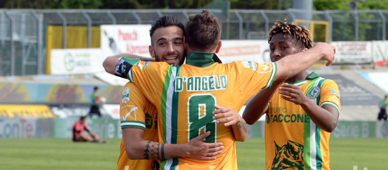 Virtus Lanciano – Avellino, il fotoracconto: rivivi il blitz dei lupi al “Biondi”